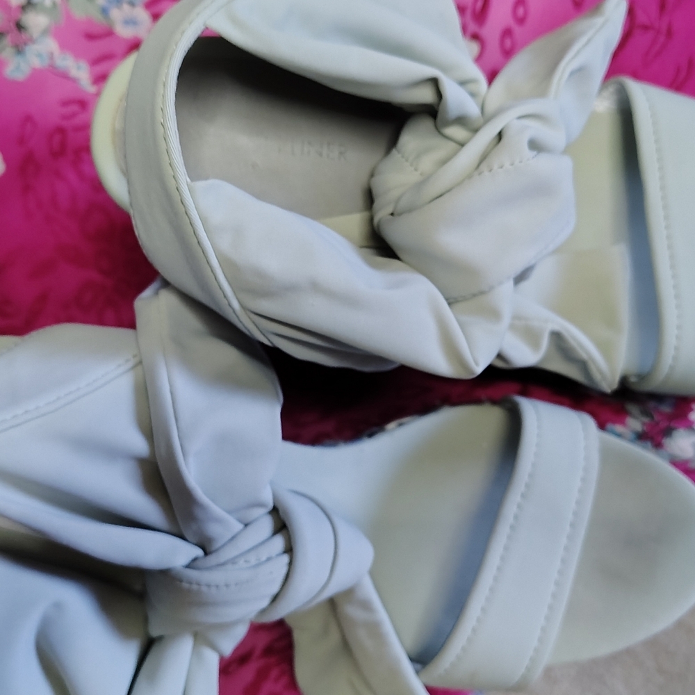 WOMEN'S DESIGNER SHOES MAKE A REASONABLE OFFER